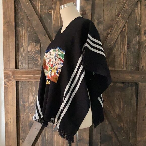 Columbia Poncho with nice print of bus - Picture 4 of 10